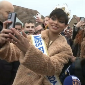 Ce mercredi était un grand jour Eve Gilles. Miss France.
Eve Gilles (Miss France) de retour à Quaëdypre, son village natal, dans le Nord. BFMTV