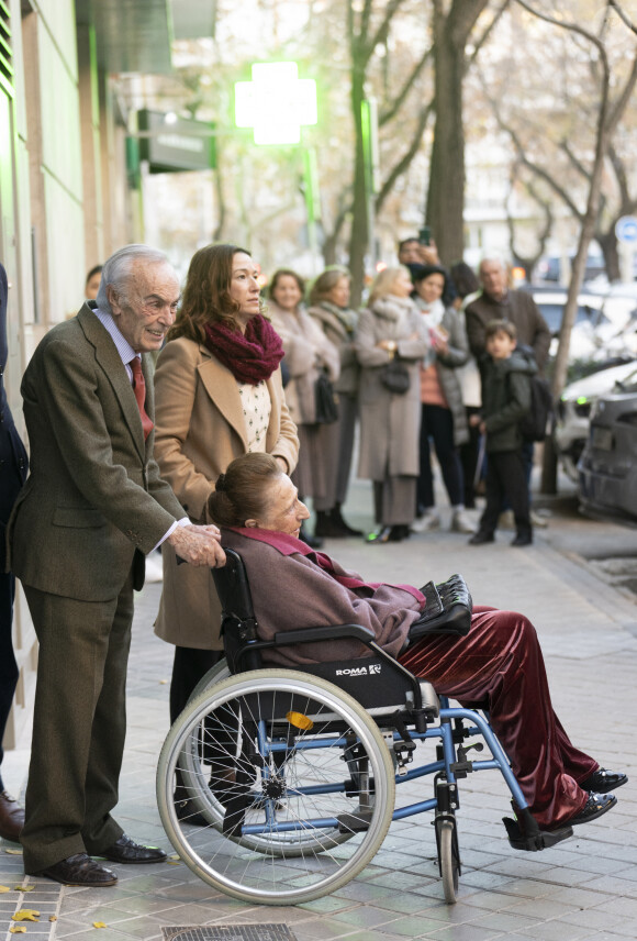 Carlos Zurita, L'infante Margarita - La famille royale d'Espagne à la sortie du restaurant Pa-Bu à Madrid, à l'occasion du 60ème anniversaire de la princesse Elena d'Espagne. Le 20 décembre 2023 