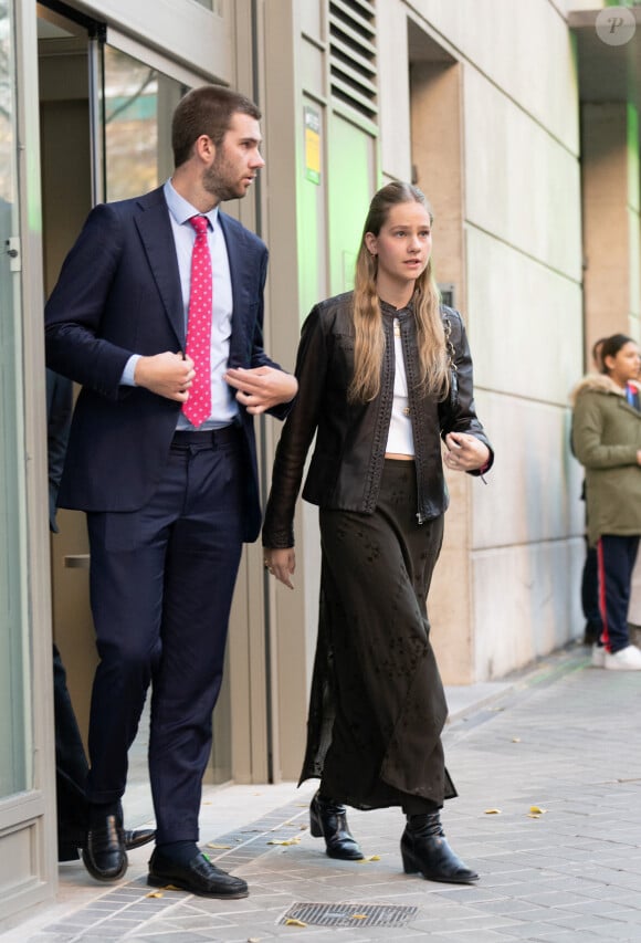 Les enfants de la princesse étaient eux aussi présents. 
Irene Urdangarin, Juan Valentin Urdangarin - La famille royale d'Espagne à la sortie du restaurant Pa-Bu à Madrid, à l'occasion du 60ème anniversaire de la princesse Elena d'Espagne. Le 20 décembre 2023 