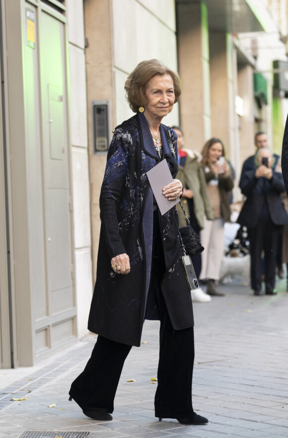 La reine Sofia - La famille royale d'Espagne à la sortie du restaurant Pa-Bu à Madrid, à l'occasion du 60ème anniversaire de la princesse Elena d'Espagne. Le 20 décembre 2023 