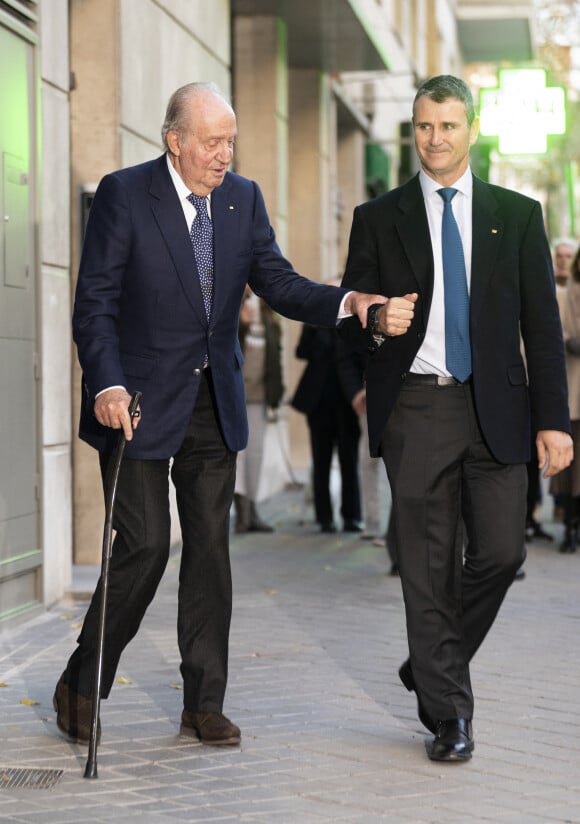 Le roi Juan Carlos - La famille royale d'Espagne à la sortie du restaurant Pa-Bu à Madrid, à l'occasion du 60ème anniversaire de la princesse Elena d'Espagne. Le 20 décembre 2023 