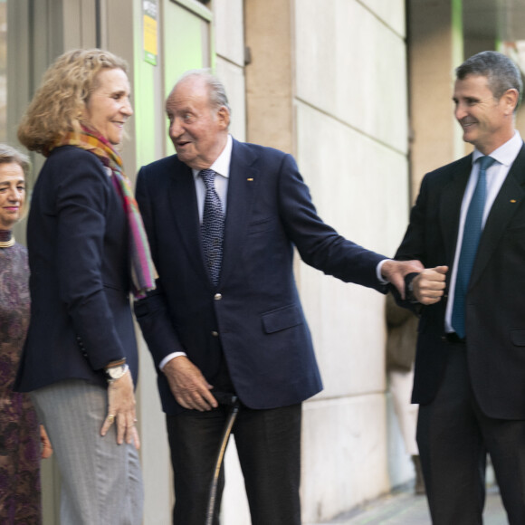 Le roi Juan Carlos, la princesse Elena (Infante) - La famille royale d'Espagne à la sortie du restaurant Pa-Bu à Madrid, à l'occasion du 60ème anniversaire de la princesse Elena d'Espagne. Le 20 décembre 2023 