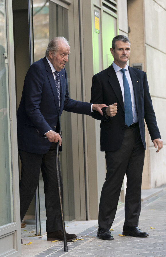 Ainsi que le roi Juan Carlos, rare en Espagne.
Le roi Juan Carlos - La famille royale d'Espagne à la sortie du restaurant Pa-Bu à Madrid, à l'occasion du 60ème anniversaire de la princesse Elena d'Espagne. Le 20 décembre 2023 
