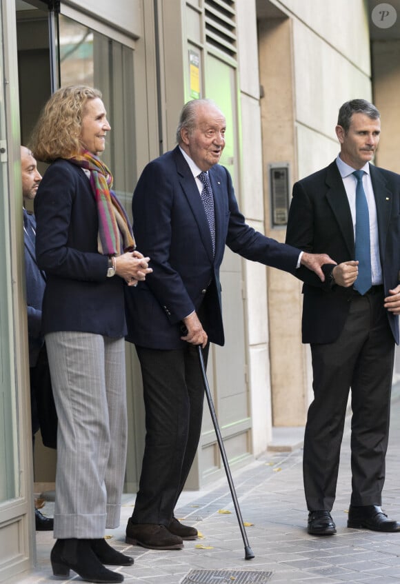 Malgré les brouilles dans le clan, tout le monde était regroupé pour les 60 ans d'Elena. 
Le roi Juan Carlos, la princesse Elena (Infante) - La famille royale d'Espagne à la sortie du restaurant Pa-Bu à Madrid, à l'occasion du 60ème anniversaire de la princesse Elena d'Espagne. Le 20 décembre 2023 