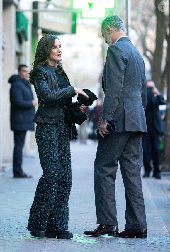Avec son mari Felipe, elle s'est rendue à l'anniversaire de sa belle-soeur. 
Le roi Felipe VI, la reine Letizia - La famille royale d'Espagne à la sortie du restaurant Pa-Bu à Madrid, à l'occasion du 60ème anniversaire de la princesse Elena d'Espagne. Le 20 décembre 2023 