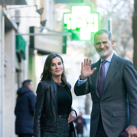Le roi Felipe VI, la reine Letizia - La famille royale d'Espagne à la sortie du restaurant Pa-Bu à Madrid, à l'occasion du 60ème anniversaire de la princesse Elena d'Espagne. Le 20 décembre 2023 
