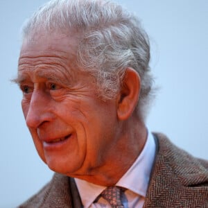 Le roi Charles III d'Angleterre lors d'une réception de célébration de l'artisanat dans les jardins de Highgrove à Tetbury, Royaume Uni, organisée par la Fondation du roi, le 8 décembre 2023. 