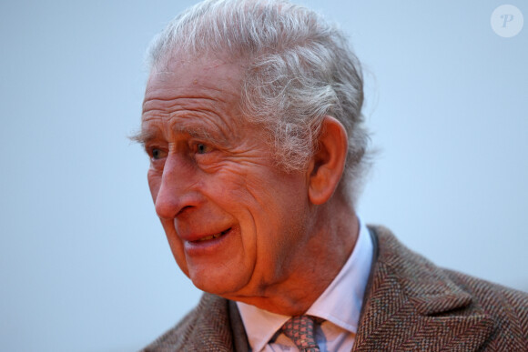 Le roi Charles III d'Angleterre lors d'une réception de célébration de l'artisanat dans les jardins de Highgrove à Tetbury, Royaume Uni, organisée par la Fondation du roi, le 8 décembre 2023. 