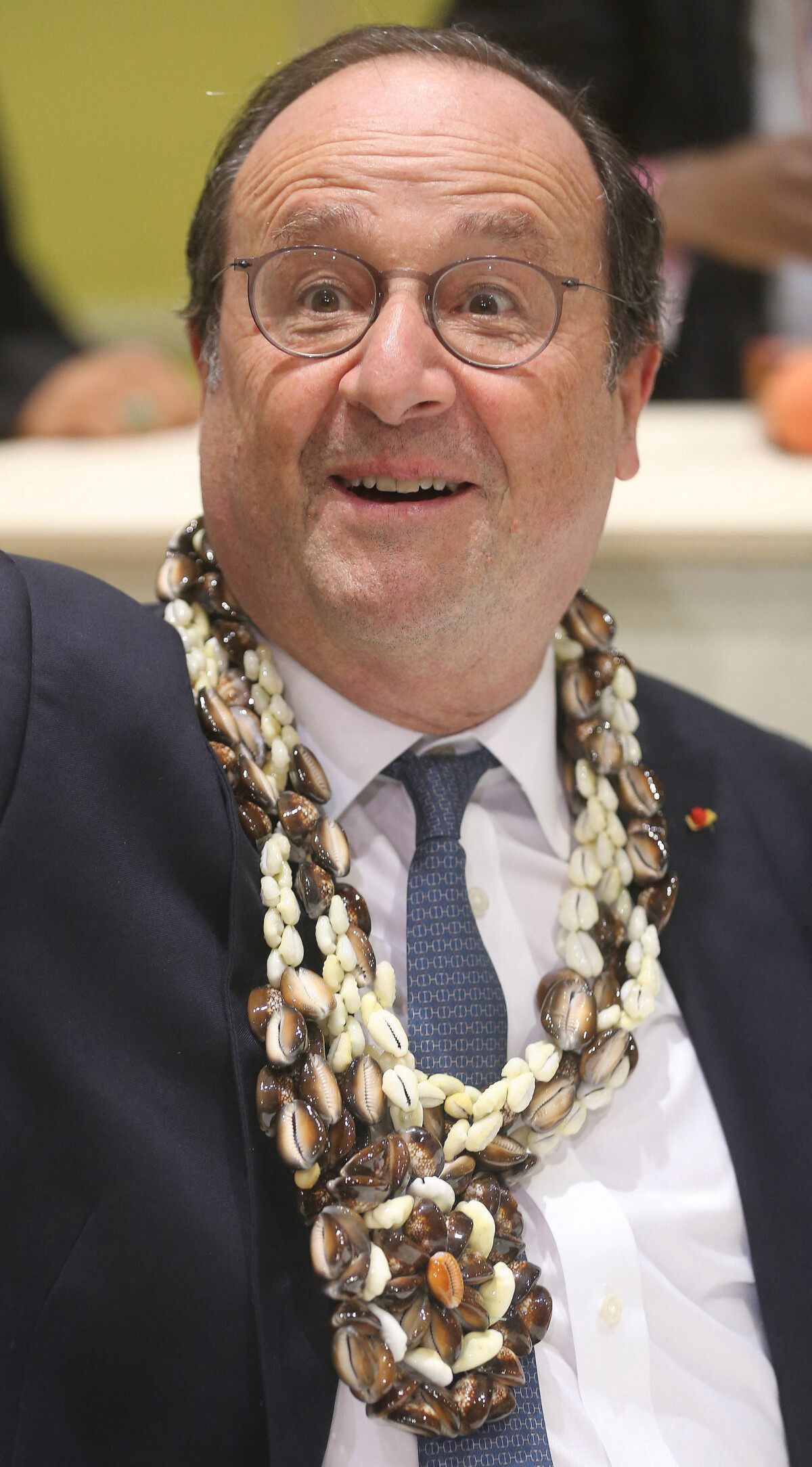 Photo : On Aperçoit François Hollande En Petit Bikini Dédicace De ...