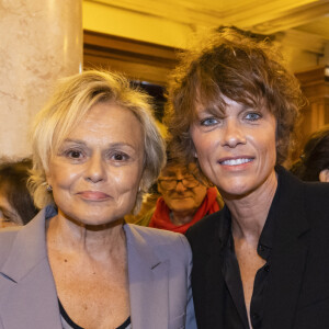 Exclusif - Muriel Robin (Grand prix du centième anniversaire de la naissance de Raymond Devos) et sa femme Anne Le Nen - Cérémonie de remise du prix Raymond Devos au théâtre Edouard VII à Paris dans le cadre de la 28ème édition de la semaine de la Langue Française et de la Francophonie le 20 mars 2023. © Coadic Guirec - Cyril Bruneau / Bestimage 