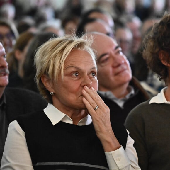 Muriel Robin avec sa femme Anne Le Nen - Les célébrités rendent un dernier hommage au comédien Roger Louret en la salle du Magre à Monclar le 30 janvier 2023. © Thierry Breton / Panoramic / Bestimage  