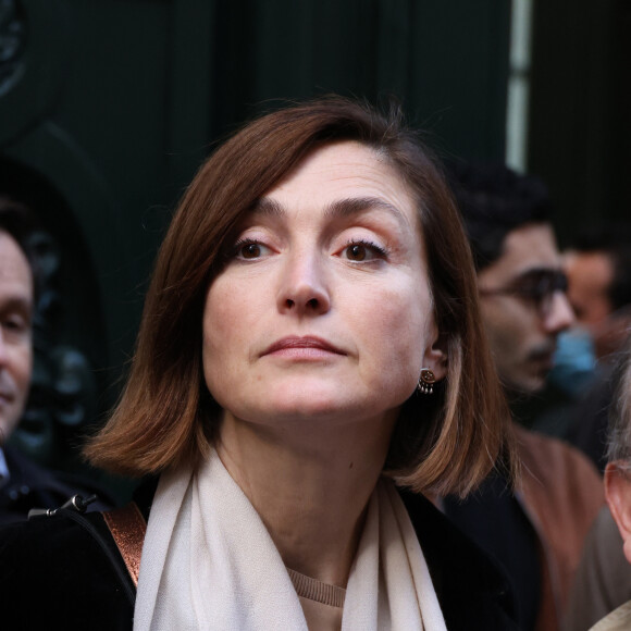 Julie Gayet - Marche silencieuse pour la paix au Proche-Orient, entre l'Institut du monde arabe et le musée d'art et d'histoire du judaïsme à Paris, le 19 novembre 2023. © Denis Guignebourg / Bestimage