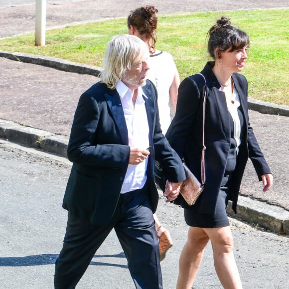 
 
Le chanteur Renaud (Renaud Séchan) et sa compagne Cerise - Mariage de Hugues Aufray et de Murielle Mégevand à la mairie de Marly-Le Roy, le 2 septembre 2023.