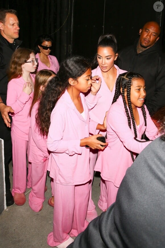 Kim Kardashian a organisé une pyjama party sur le thème de Barbie à l'occasion du 10ème anniversaire de sa fille North West le 14 juin 2023. Kim a été rejointe par sa soeur Kourtney Kardashian, sa fille North West et ses amis, dont la fille de Jessica Simpson, Maxwell, et la soeur de Selena Gomez, Gracie pour un dîner au restaurant Nobu avant de terminer la soirée au Beverly Hills Hotel.