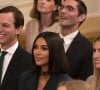 Certains voient même en elle la stature de la première femme présidente des Etats-Unis après un passage à la Maison Blanche pour défendre une réforme carcérale
Kim Kardashian reçue par le président Donald Trump à la Maison Blanche à Washington, DC, le 13 juin 2019 