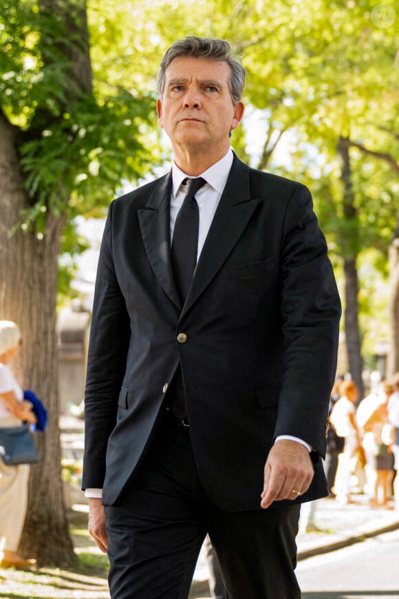 Arnaud Montebourg - Obsèques du journaliste Jean-Pierre Elkabbach au cimetière du Montparnasse de Paris, le 6 octobre 2023. © Christophe Clovis/Bestimage