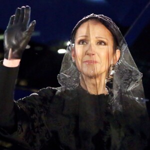 La fille de sa nièce décédée a pris la parole pour lui rendre un hommage très émouvant sur les réseaux sociaux
Céline Dion lors de la sortie des obsèques nationales de René Angélil en la Basi­lique Notre-Dame de Montréal. © Dominique Jacovides