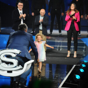 Exclusif - David Douillet, sa femme Vanessa, leur fille Blanche, Jean-Baptiste Guégan, les amis et les enfants de David Douillet - Surprises - Enregistrement de l'émission "La Chanson secrète 7 » à la Scène musicale à Paris, qui sera diffusée le 15 janvier 2021 sur TF1. © Gaffiot-Moreau / Bestimage