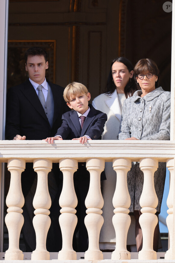 Louis Ducruet, Sacha Casiraghi, Pauline Ducruet et la princesse Stéphanie de Monaco - La famille princière de Monaco au balcon du palais, à l'occasion de la Fête Nationale de Monaco. Le 19 novembre 2023 © Claudia Albuquerque / Bestimage 