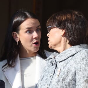 Et on en trouve une avec sa maman, Stéphanie de Monaco ! 
Pauline Ducruet et sa mère, La princesse Stéphanie de Monaco - La famille princière de Monaco au balcon du palais, à l'occasion de la Fête Nationale de Monaco. Le 19 novembre 2023 © Dominique Jacovides-Bruno Bebert / Bestimage 