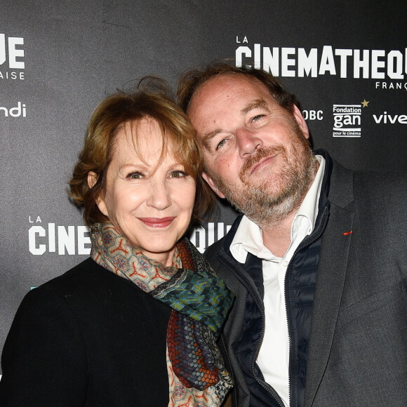 Alors qu'elle est en plein travail, elle apprend par sa fille Laura Smet que son père "ne va pas bien du tout" 
Nathalie Baye et Xavier Beauvois - Avant-première du film "Les gardiennes" à La Cinémathèque française à Paris le 1er décembre 2017. © Coadic Guirec/Bestimage