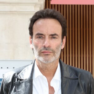 Exclusif - Anthony Delon représentait son père lors de la projection du film "Monsieur Klein" du réalisateur J. Losey lors du 50ème Festival La Rochelle Cinéma à La Coursive à La Rochelle le 3 juillet 2022. Pour sa 50ème édition du 1er juillet au 10 juillet,le Festival La Rochelle Cinéma va célébrer Alain Delon, " un acteur mythique à la beauté surnaturelle " qui incarne un âge d'or du cinéma français et italien des années 1960 aux années 1980. Vingt et un de ses films seront projetés dans de belles copies restaurées. Parmi eux, de nombreux chefs- d'oeuvre comme Plein Soleil (1960), Rocco et ses frères (1960), L'Éclipse (1962), Le Guépard (1963), Le Samouraï (1967), La Piscine (1969), Le Cercle rouge (1970), Monsieur Klein (1976) ou Notre histoire (1984). Au programme également : une table ronde avec des spécialistes de Delon, une exposition de photos ainsi qu'une leçon de musique en hommage à Ennio Morricone autour du Clan des Siciliens (1969). Alain Delon a fait parvenir un message audio et écrit au Festival de La Rochelle. © Jean-Marc Lhomer/Bestimage 