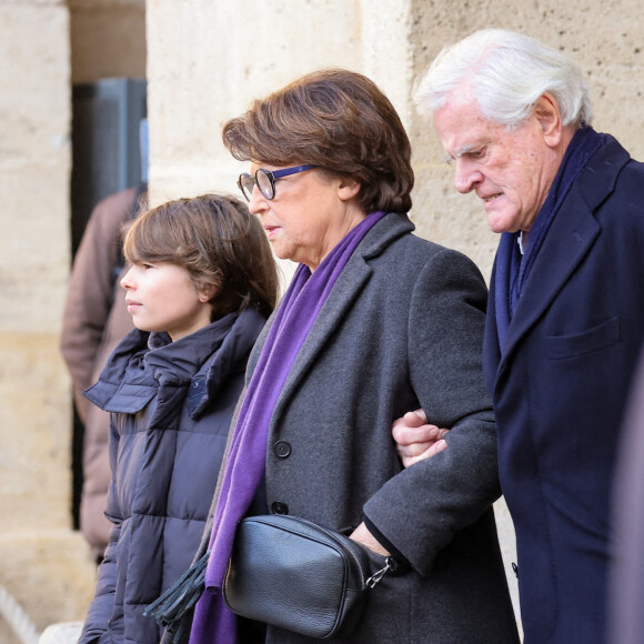 La sphère politique française vient de perdre l'un de ses piliers.
Martine Aubry, son mari Jean-Louis Brochen - Hommage national à Jacques Delors dans la cour d'honneur de l'Hôtel national des Invalides à Paris. © Dominique Jacovides / Bestimage