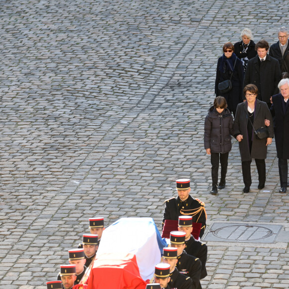 Martine Aubry, son mari Jean-Louis Brochen, Clémentine Aubry avec ses enfants Olympe et Augustin et son mari Edouard Fouré Caul-Futy - Hommage national à Jacques Delors dans la cour d'honneur de l'Hôtel national des Invalides à Paris le 5 janvier 2024. © Dominique Jacovides / Bestimage