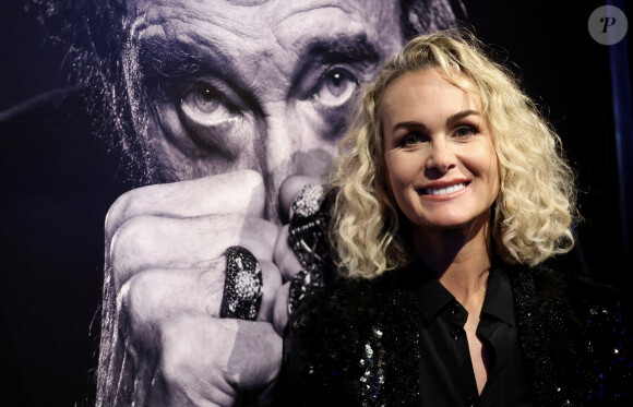 Quoiqu'il en soit, Laeticia Hallyday poursuit l'écriture avec lui et le travail porte ses fruits
Exclusif - Laeticia Hallyday - Vernissage de l'exposition "Johnny Hallyday, l'exposition" au Palais des Expositions à Paris. Le 21 décembre 2023 © Dominique Jacovides / Bestimage 