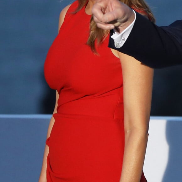 Le président américain Donald Trump avec sa femme Melania Trump, le président français Emmanuel Macron - Les dirigeants du G7 et leurs invités posent pour une photo de famille lors du sommet du G7 à Biarritz, France, le 25 août 2019. © Dominique Jacovides/Bestimage