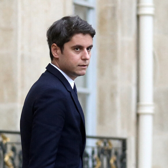 La folle ascension de Gabriel Attal se poursuit : le voilà Premier ministre !
Le ministre de l'Education Gabriel Attal à la sortie du conseil des ministres du palais présidentiel de l'Elysée à Paris © Stéphane Lemouton/Bestimage
