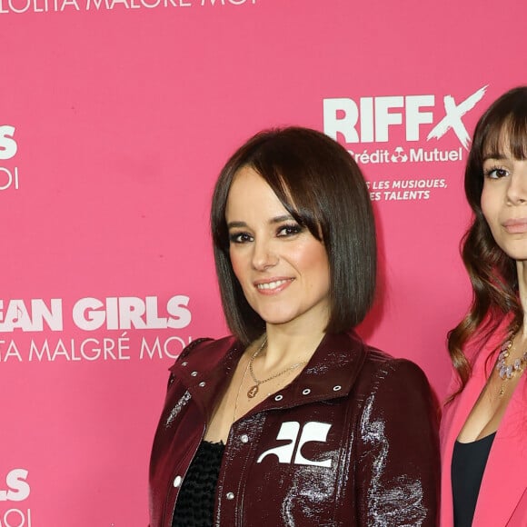 Une soirée dont elle a profité avec sa complice de toujours, sa fille Annily
Alizée (Alizée Jacotey) avec sa fille Annily Chatelain - Première du film "Mean Girls" au Grand Rex à Paris le 8 janvier 2024. © Coadic Guirec/Bestimage