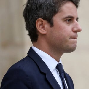 Gabriel Attal à la sortie du Conseil des ministres, au palais de l'Elysée, Paris, le 13 octobre 2023 © Stéphane Lemouton / Bestimage