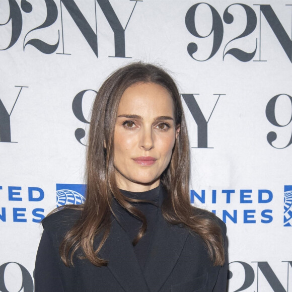 Il n'en a pas fallu plus au Daily Mail pour y voir le signe d'une confirmation de rupture de la part de la star de "Black Swan", tournage sur lequel le couple s'était rencontré.
Natalie Portman - Natalie Portman - Personnalités à la projection spéciale de Netflix pour décembre au centre 92NY à New York le 30 novembre 2023. 