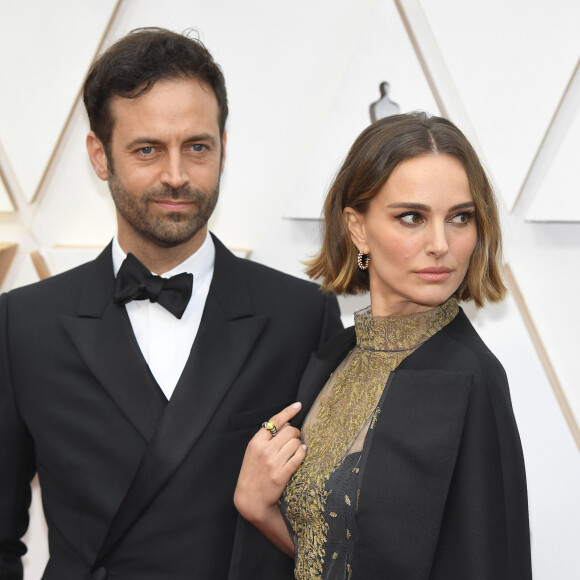 Natalie Portman est-elle séparée de Benjamin Millepied ?
Natalie Portman (cape et robe Dior Haute Couture) et Benjamin Millepied lors du photocall des arrivées de la 92ème cérémonie des Oscars au Hollywood and Highland à Los Angeles, Californie, Etats-Unis.