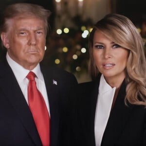 Ou tout simplement la vérité ?
Le président Donald Trump et la Première Dame Melania Trump durant leur message de Noël 2020 via une vidéo YouTube de la Maison Blanche le 25 décembre 2020 