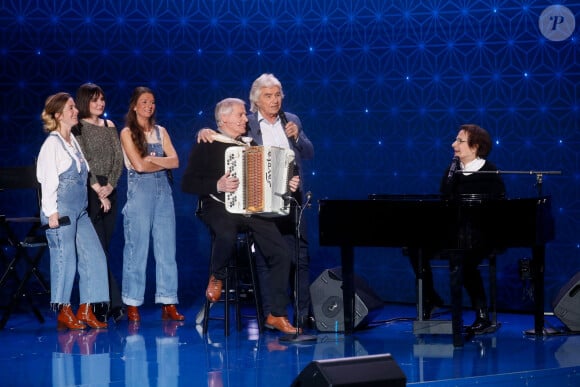 Exclusif - Anne Sila, Le groupe "les Frangines" (Anne Coste et Jacinthe Madelin), l'accordéoniste Christian, Daniel Guichard, Marie-Paule Belle - Surprises - Enregistrement de l'émission "La boîte à secrets N°18", présentée par F.Bollaert et diffusée le 12 janvier 2024 sur France 3 © Christophe Clovis / Bestimage