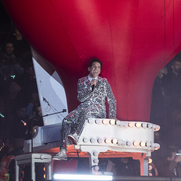 Medley de Mika - Personnalités à la finale de la coupe du monde de rugby Afrique du Sud / Nouvelle Zélande (12 - 11) au stade de France à Saint-Denis le 28 octobre 2023. 