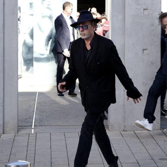 Tim Burton lors du tournage du remake du premier film "La sortie des usines Lumière" à l'Institut Lumière à Lyon, à l'occasion de la 14è Edition du "Lumière Film Festival". Le 22 octobre 2022 © Pascal Fayolle / Bestimage