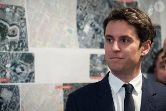 Mais avant que l'annonce officielle de l'Elysée soit faite, Gabriel Attal a mis sa famille dans la confidence
Gabriel Attal, premier ministre en visite au commissariat de Police Nationale d'Ermont-Eaubonne. Le 10 janvier 2024 © Eric Tschaen / Pool / Bestimage