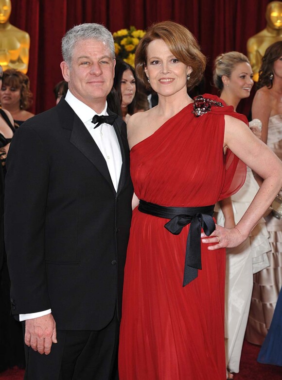 Sigourney Weaver et son époux Jim Simpson, à la cérémonie des Oscars, le 7 mars 2010 !