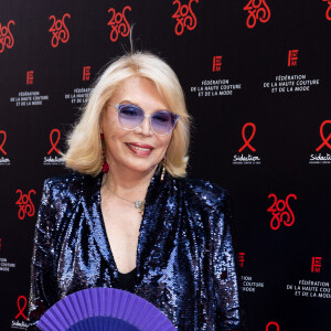 Amanda Lear - Photocall de la 20ème édition du dîner de la Mode du Sidaction, "Annees Palace" au Pavillon Cambon Capucines à Paris le 6 juillet 2023. .© Olivier Borde/Bestimage