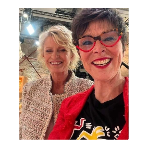 "Rester associée à Sophie (Davant, ndlr) me convient parfaitement : sous le signe de la connivence des sous-entendus, des fous rires partagés..."
Patricia Casini-Vitalis, commissaire-priseur dans "Affaire conclue", avec Sophie Davant. Instagram