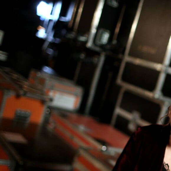 Exclusif - Isabelle Nanty en backstage - Enregistrement de la pièce de théâtre "On refait le boulevard" au théâtre de la porte Saint-Martin à Paris, France, le 10 octobre 2016 pour une diffusion le vendredi 21 octobre à 20h55 sur France 3. Sur les planches du théâtre de la Porte-Saint-Martin, de grands comédiens français du théâtre ou du cinéma ré-interpréteront à leur manière les scènes cultes des plus grandes pièces de boulevard, de "Oscar" à "Joyeuses Pâques", en passant par "La Cage aux Folles", "Le dîner de cons", "Treize à table ou encore "Nuit d'ivresse". L'occasion de raconter l'histoire du théâtre comique entre les années 1950 et 1990, mise en scène par Pierre Palmade. © Gouhier-Jacovides/Bestimage