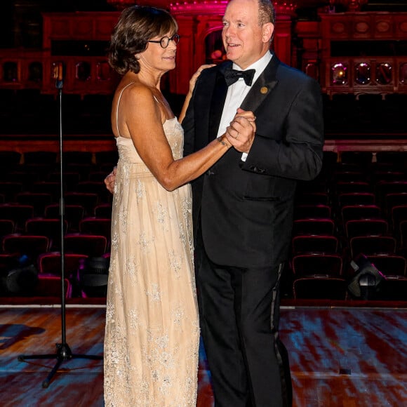 Le prince Albert II de Monaco et la princesse Stéphanie de Monaco lors du Bal du Centenaire en hommage au Prince Rainier III au profit de "The Fight Aids Monaco" à l'atrium du Casino de Monte-Carlo à Monaco, le 20 octobre 2023. © Jean-Charles Vinaj/Pool Monaco/Bestimage 