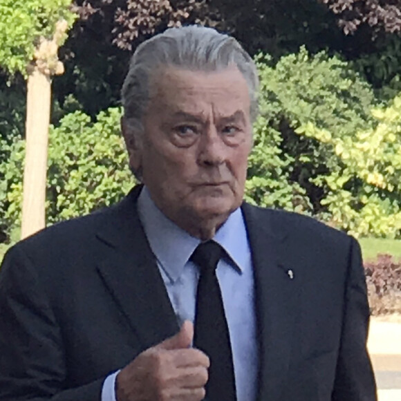 Alain Delon fait l'objet de sombres révélations issues du procès-verbal de son audition dans l'affaire Hiromi Rollin datant de juillet dernier
Semi-exclusif - Alain Delon - Obsèques du professeur Christian Cabrol en la chapelle de l'hôpital de la Pitié-Salpétrière à Paris.