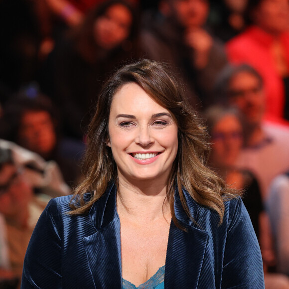 Et c'est Julia Vignali qui a été choisie pour présenter le jeu
Julia Vignali - Les personnalités se mobilisent lors de la 37ème édition du Téléthon sur le plateau de France 2, avec pour parrain Vianney. Cette année, 80,6 millions de dons ont été promis. Le 9 décembre 2023. © Coadic Guirec / Bestimage