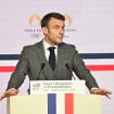 VIDEO Emmanuel Macron, 3e malaise en plein discours, le président le prend avec humour : "S'il y a d'autres volontaires..."