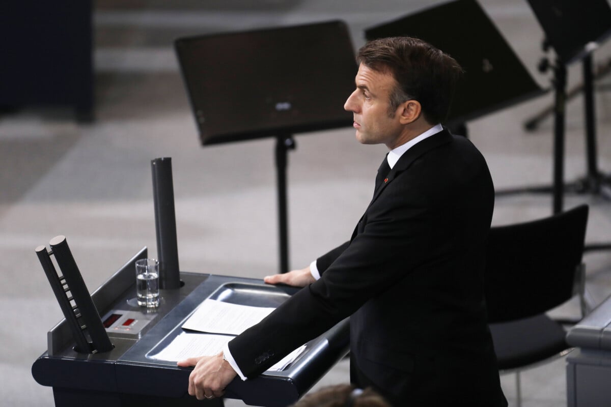Photo "Je crois que Madame ne se sent pas bien. Mieux vaut prévenir. Je suis un grand habitué