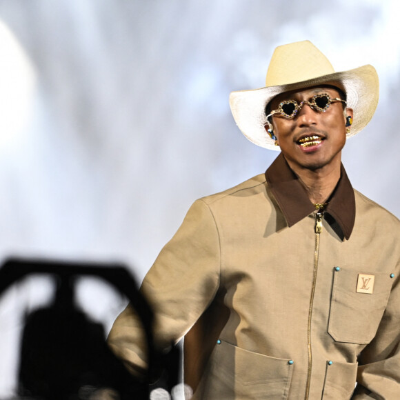 Exclusif - Pharrell Williams - Scène - Concert événement "Le gala des pièces jaunes" à l'Accor Arena Paris le 26 janvier 2024. Une soirée de gala exceptionnelle en faveur des Pièces Jaunes ! De nombreux artistes se succèderont pour chanter pour les enfants et adolescents hospitalisés. © Guillaume Gaffiot / Cyril Moreau / Bestimage 